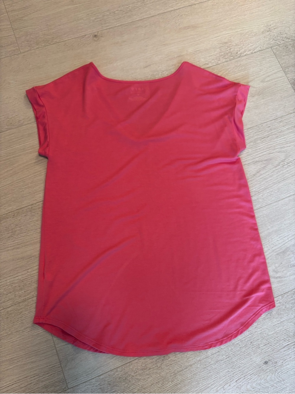 NWOT Apt 9 V-neck Tee, Size small, Coral/Pink